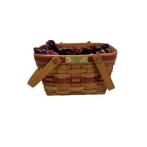 1992 Longaberger Season's Greetings Basket w/Liner & Protector 9.5"L x 6"W x 6"H
